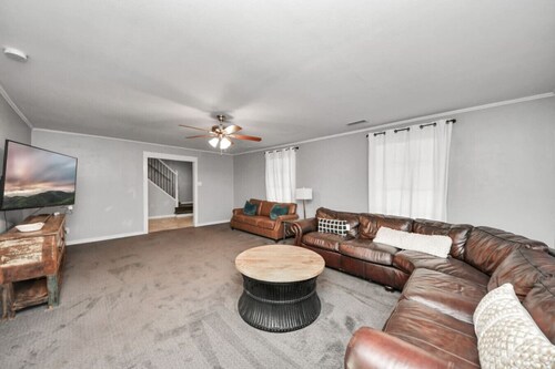 Two-houses Event-Friendly property w/ Pool