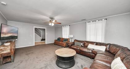 Two-houses Event-Friendly property w/ Pool