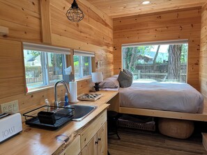 WiFi, bed sheets - Hamptons Tiny House! (Southampton)