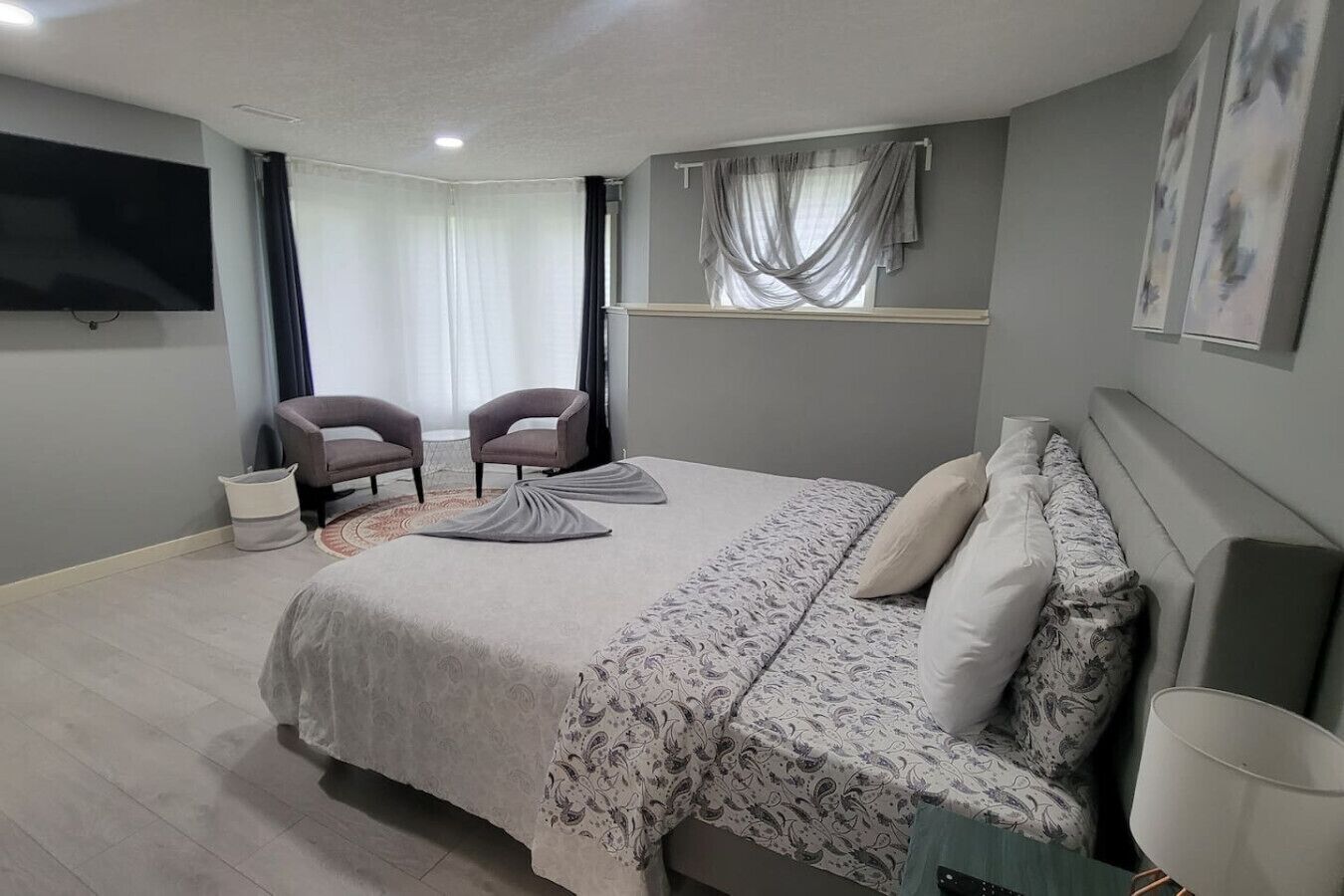 Skrivebord, weekendseng, Wi-Fi, sengetøj