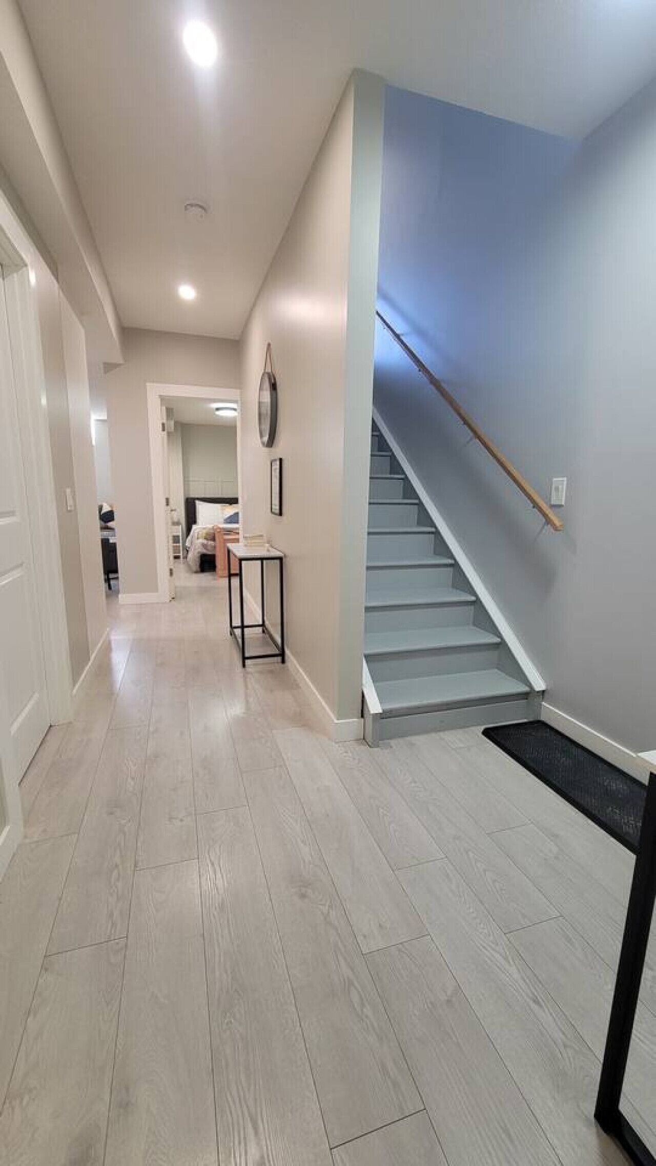 Una scrivania, Wi-Fi, lenzuola