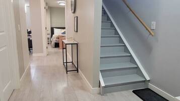 Una scrivania, Wi-Fi, lenzuola