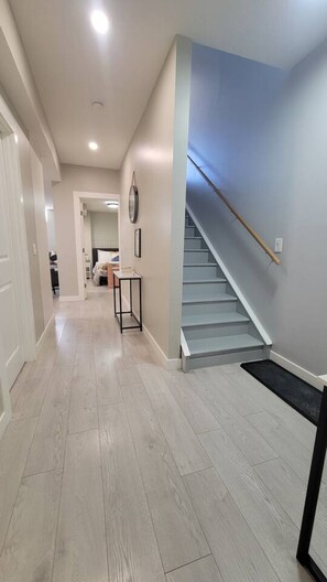 Una scrivania, Wi-Fi, lenzuola