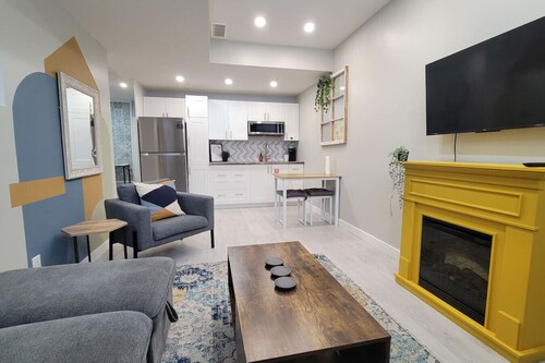 Private•1-bedrm•Cozy•Spacious•Kitchenette•Mahogany