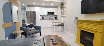 Private•1-bedrm•Cozy•Spacious•Kitchenette•Mahogany