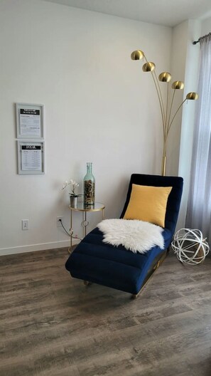 Interior - Cozy•3Bedroom•Modern•Mahogany•Family-Friendly (Calgary)