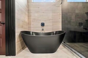 Hårføner, håndklær, såpe og toalettpapir