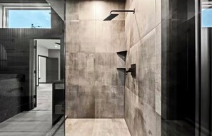 Assecador de cabells, tovalloles, sabó i paper higiènic 