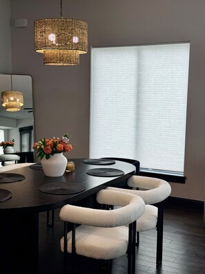 Dining - Modern Rose District Gem (Broken Arrow)