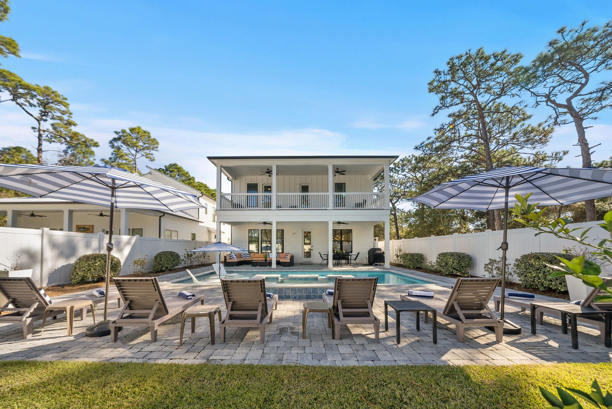 Alberca al aire libre y alberca climatizada