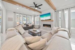 Smart TV, fireplace, video games, table football - 5BR 30A Oasis •Private Pool + Hot Tub • Pet Friendly • Bike to Beach • Golf Cart (Santa Rosa Beach)