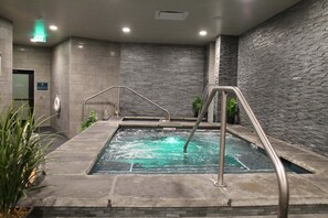 Spa - Ski In/Ski Out 2BR/2.5Bath at Breckenridge Grand Colorado on Peak 8- April 11-18 (Breckenridge)