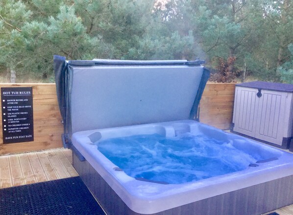 Outdoor spa tub - Forest View - Deluxe 3 Bedroom Lodge with Hot Tub in the heart of Northumberland (Morpeth)