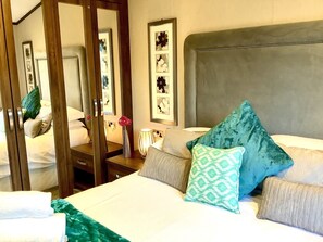 Room - Forest View - Deluxe 3 Bedroom Lodge with Hot Tub in the heart of Northumberland (Morpeth)