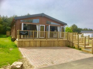 Exterior - Forest View - Deluxe 3 Bedroom Lodge with Hot Tub in the heart of Northumberland (Morpeth)