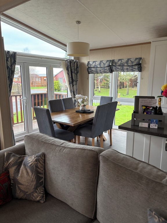 Forest View - Deluxe 3 Bedroom Lodge With Hot Tub In The Heart Of Northumberland - Northumberland