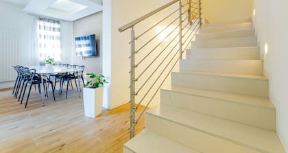 Single villa surrounded by greenery and a few steps from the center of Milan