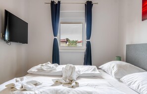 Iron/ironing board, travel cot, free WiFi - 1 bedroom awesome apartment in Vir (Vir)