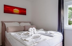 Iron/ironing board, travel cot, free WiFi - 2 bedroom awesome apartment in Vir (Vir)