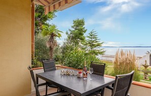 Outdoor dining - Luxurious apartment in Vir with house sea view (Vir)
