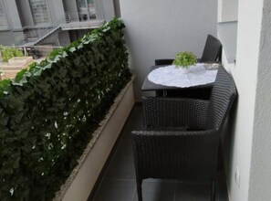 Outdoor dining - Apartment Ilica - Studio Apartment (Zagreb)