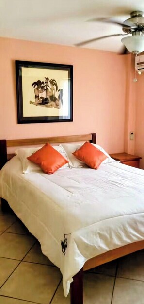 Soundproofing, iron/ironing board, free WiFi, bed sheets - Paradise Apartment and Single Room (San Pedro)