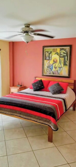 Soundproofing, iron/ironing board, free WiFi, bed sheets - Paradise Apartment and Single Room (San Pedro)