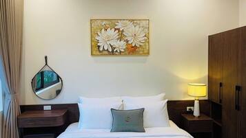 Blackout curtains, soundproofing, free WiFi