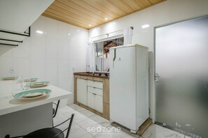 Private kitchen - Complete House Just Minutes From the Beach Jcs0874 (Penha)