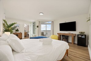 1 bedroom, iron/ironing board, WiFi, bed sheets - Newly Designed luxury Oceanview studio w/king bed + AC+fireplace + swimming pool (Myrtle Beach)