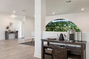 Interior - Tempe Oasis - Private Pool Near Scottsdale, ASU & Airport (Tempe)
