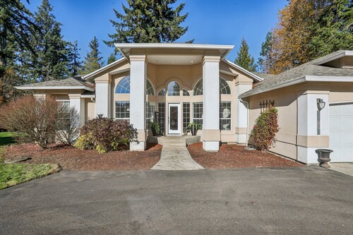 Private 4-bedroom house close to I5 freeway.