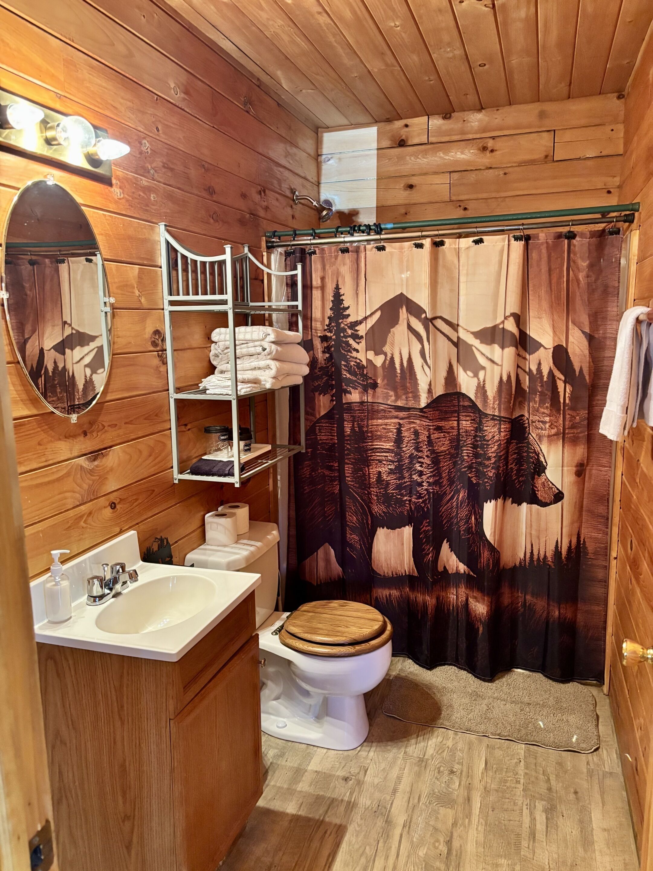 Ducha, secador de pelo y toallas