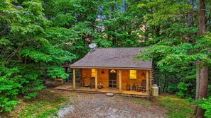 Exterior - Pine View Cabin at Hocking Hills (South Bloomingville)