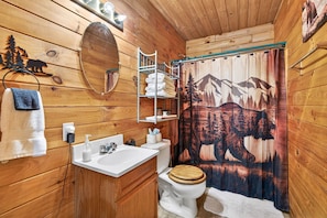 Shower, hair dryer, towels, soap - Pine View Cabin at Hocking Hills (South Bloomingville)