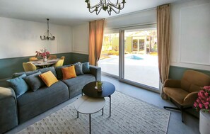 Smart TV - Awesome home in Nedescina with sauna (Nedescina)