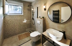 Shower, hair dryer - Awesome home in Nedescina with sauna (Nedescina)