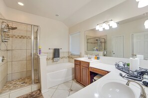 Hair dryer, towels - 5 Mi to Cedar Hill SP & Joe Pool Lake: Family Home (Cedar Hill)