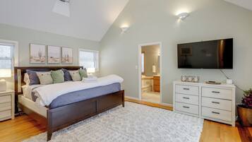 3 bedrooms, desk, iron/ironing board, Internet