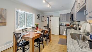 Refrigerador, microondas, placa de cocina, lavavajillas