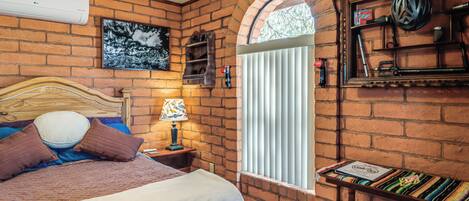 Schreibtisch, Internetzugang, Bettwäsche