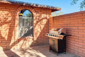 Terrace/patio - Pool & Patio! 'Bike Haüs' By Catalina Mtn Trails (Tucson)