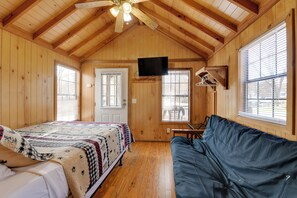 Internet, bed sheets - Blue Ridge Getaway! Studio w/ Resort Amenities (Waynesville)