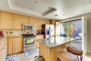 Fridge, microwave, stovetop, dishwasher - Mtn View & Fairway-Facing Patio: Palm Desert Condo (Palm Desert)