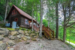Exterior - Beautiful Wood Cabin in Red River Gorge (Rogers)