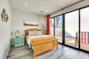 2 bedrooms, iron/ironing board, internet, bed sheets - 2 Mi to Dtwn Shops & Eats! Phoenix Apartment (Phoenix)
