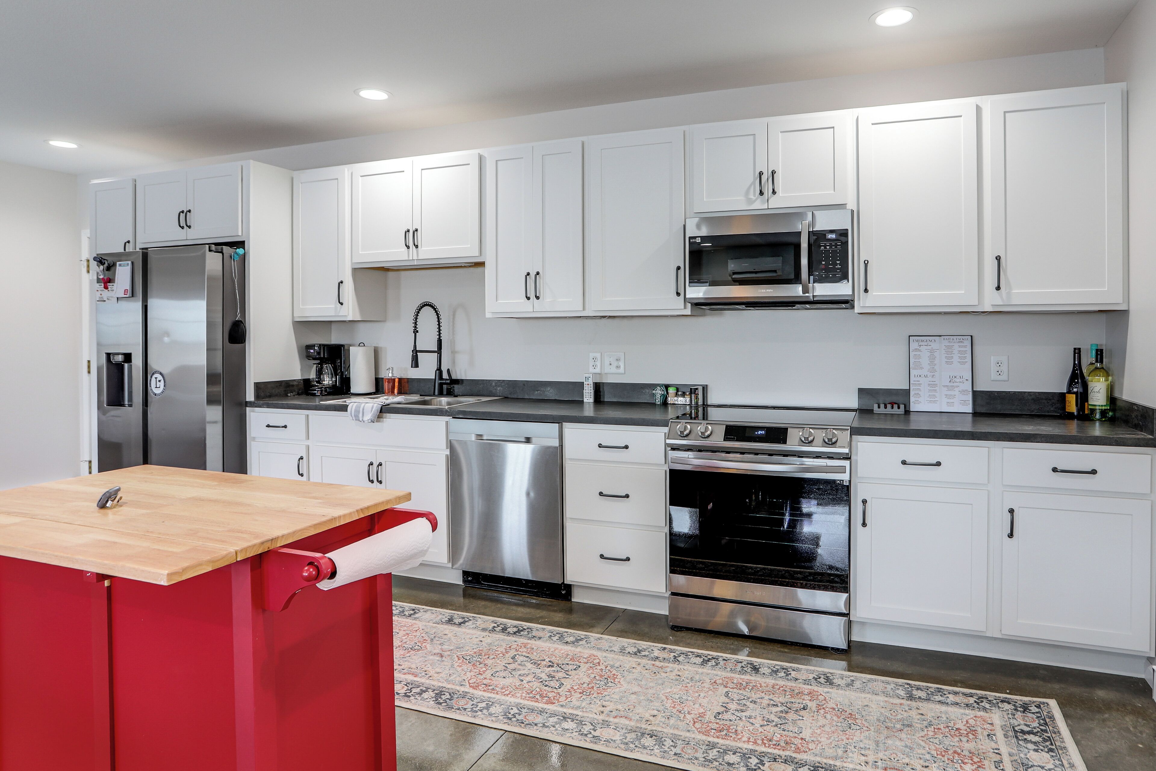 Microwave, stovetop, dishwasher, coffee/tea maker