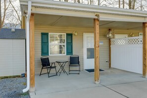 Terrace/patio - Ski, Hike & Relax in the Smokies! Waynesville Apt (Waynesville)