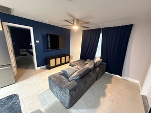 Suite, Patio | Living area - The Tel Ft. Lauderdale (Fort Lauderdale)