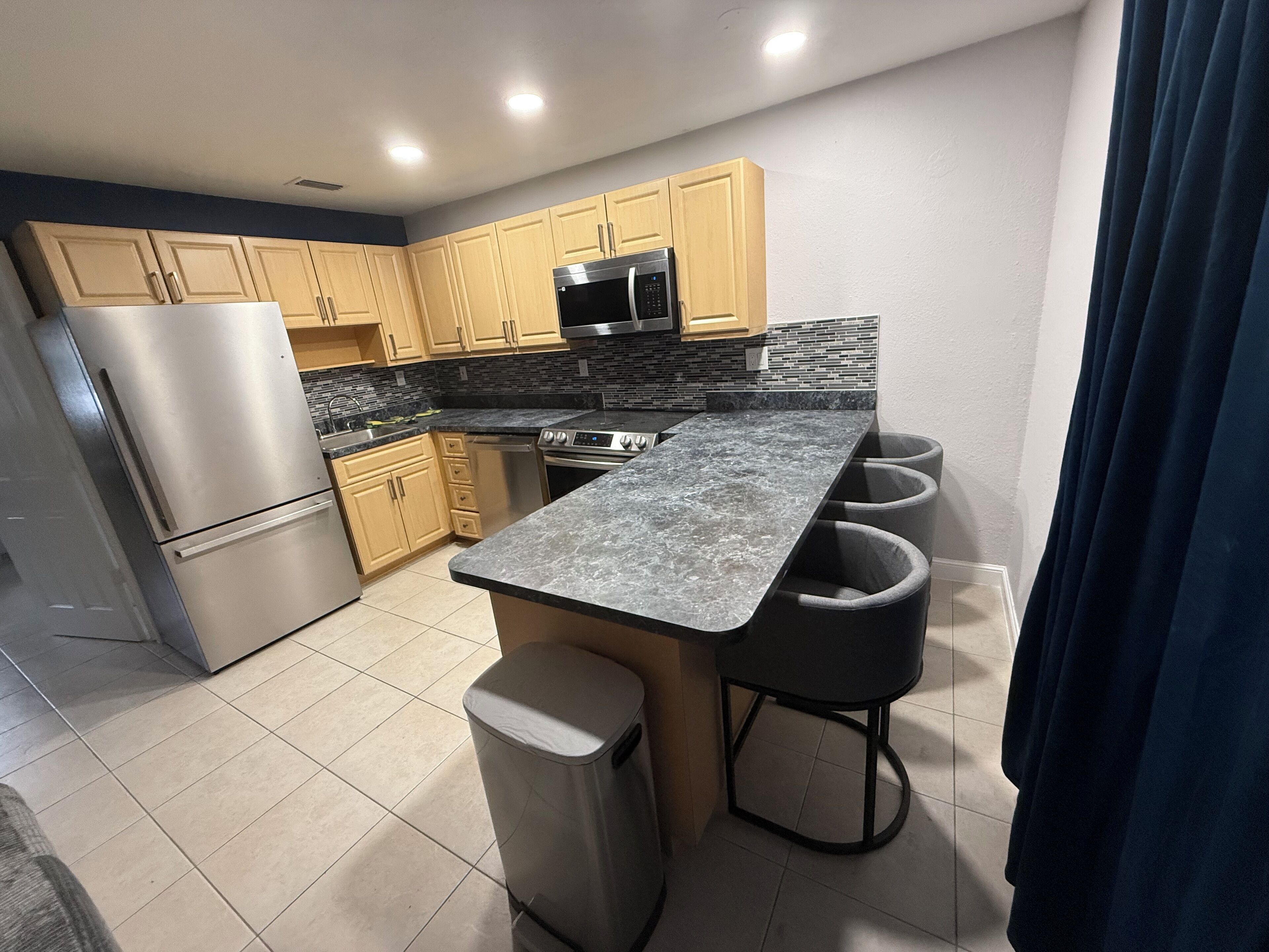 Suite, Patio | Private kitchen | Full-size fridge, microwave, oven, stovetop